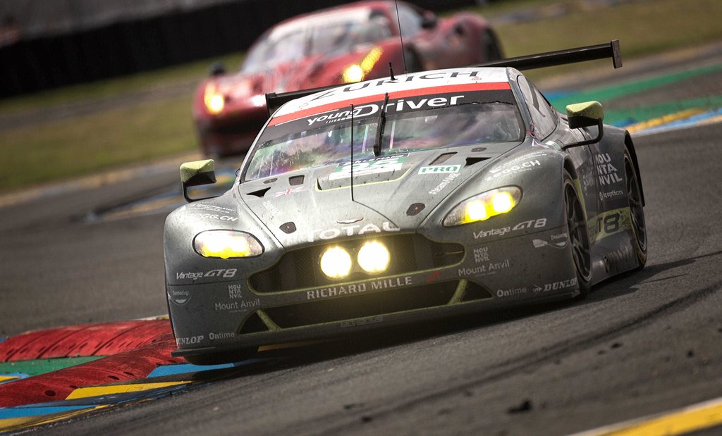 Nordjyden har hurtigt vænnet sig til at køre motorsports-race med fast tag over hovedet
(Foto: Nick Dugan, Drew Gibson Photography / Aston Martin Racing)